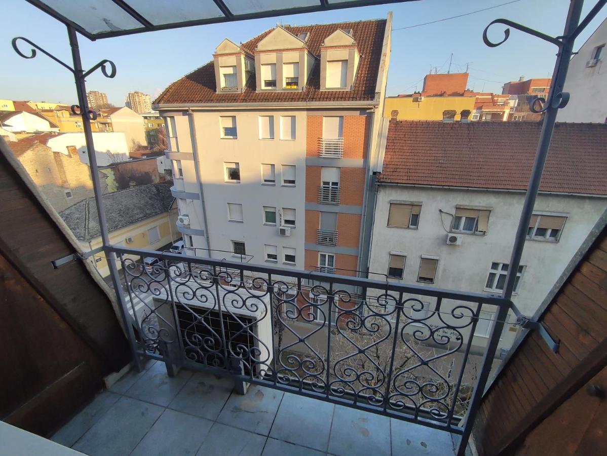 Woody Apartamento Novi Sad Exterior foto